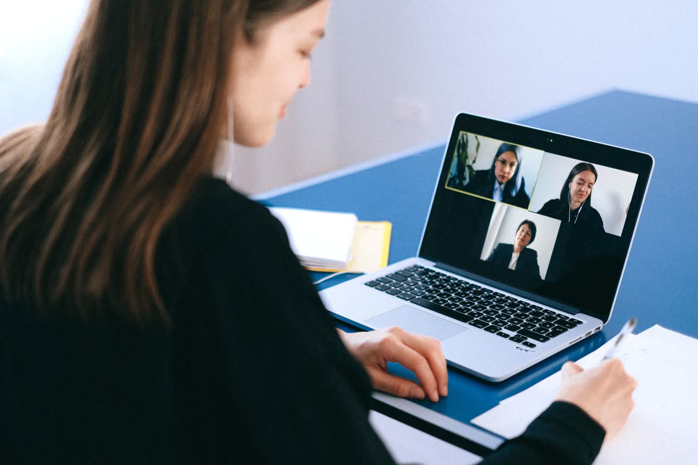 Virtual networking event with remote participants connecting